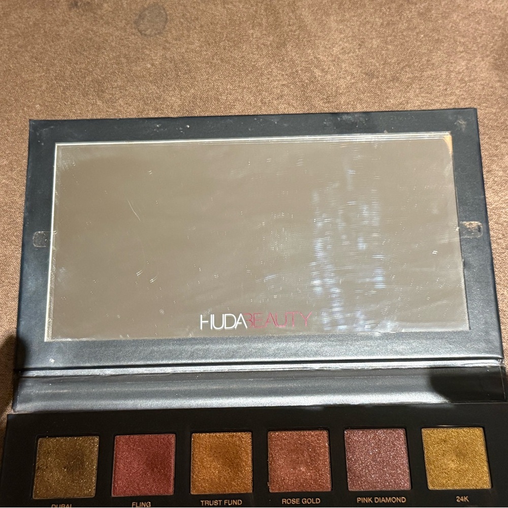 HUDA BEAUTY Remastered Rose & Pink Eyeshadow Palette - Picture 4 of 5